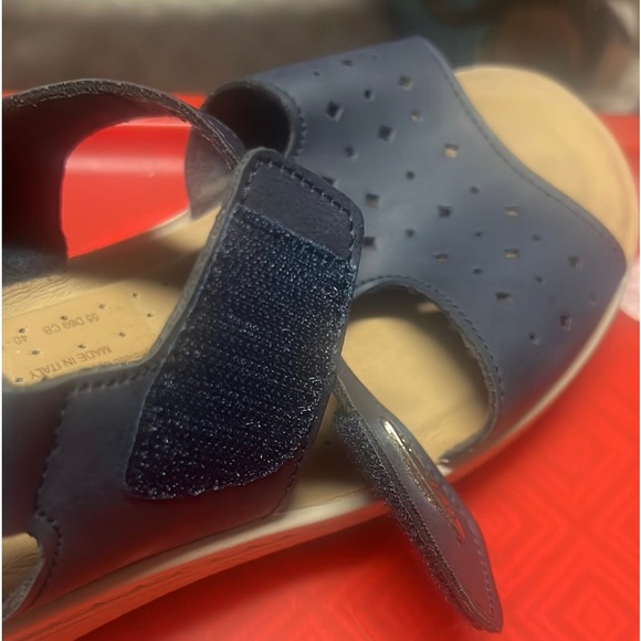 Flyflot Sandals Size 10 - Picture 10 of 15